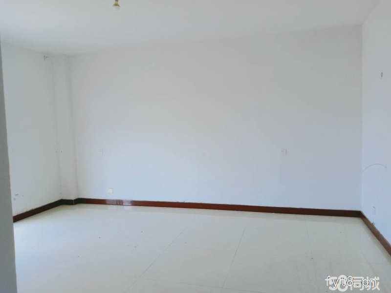 东一小学,大润发,户型采光好,送阁楼,有证满五唯一首付低急售